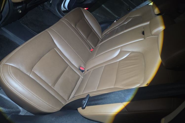 Used Geely Auto Emgrand X7 Sport 2016 1.8TD Automatic ZhiZun Version Left Rear Seat