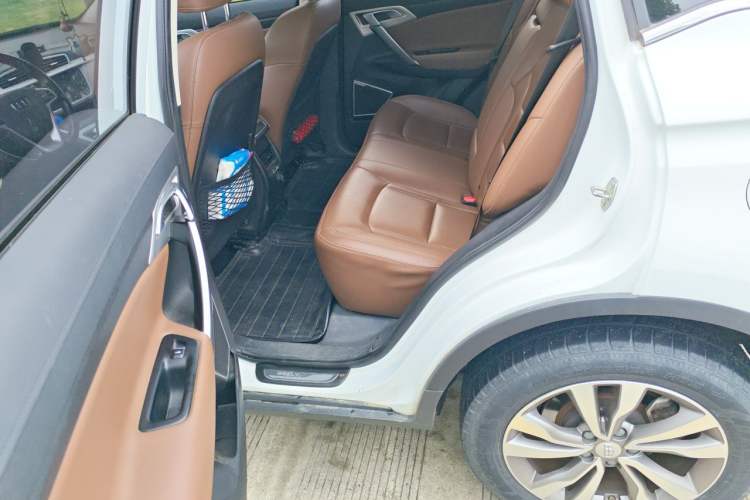 Used Geely Auto Emgrand X7 Sport 2016 1.8TD Automatic ZhiZun Version Left Rear Seat