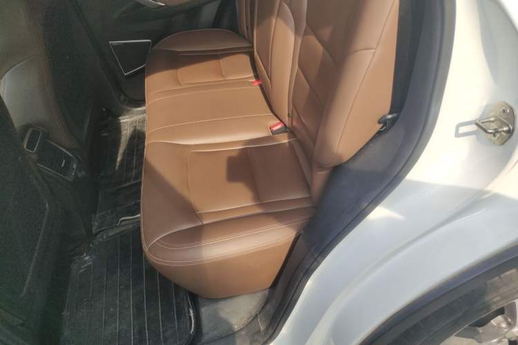 Used Geely Auto Emgrand X7 Sport 2016 1.8TD Automatic All-Wheel-Drive ZhiZun Edition Left Rear Seat