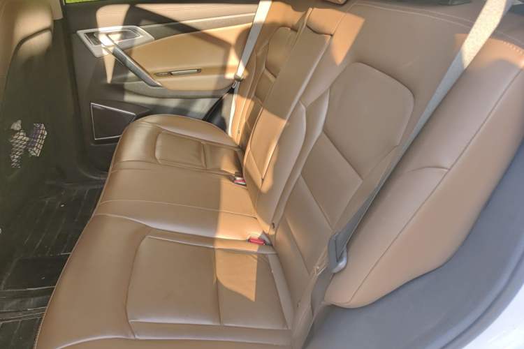 Used Geely Auto Emgrand X7 Sport 2016 1.8TD Automatic ZhiZun Version Left Rear Seat