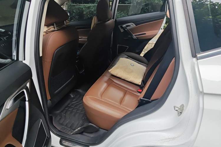 Used Geely Auto Emgrand X7 Sport 2016 1.8TD Automatic Smart Connectivity Version Left Rear Seat