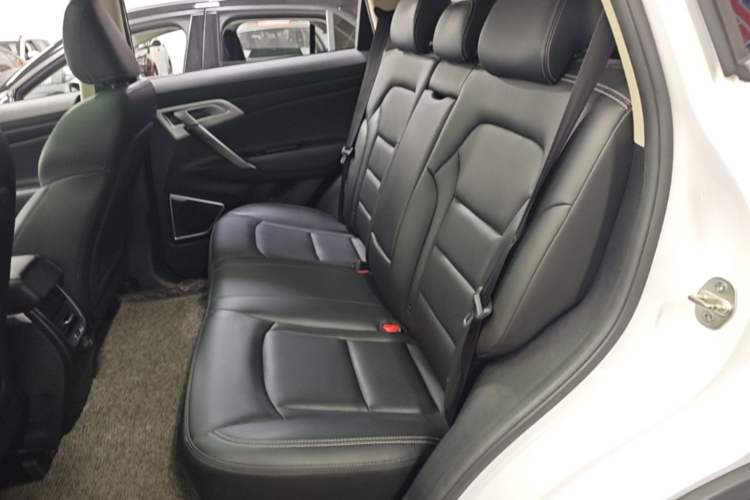 Used Geely Auto Emgrand X7 Sport 2016 1.8TD Automatic Smart Connectivity Version Left Rear Seat