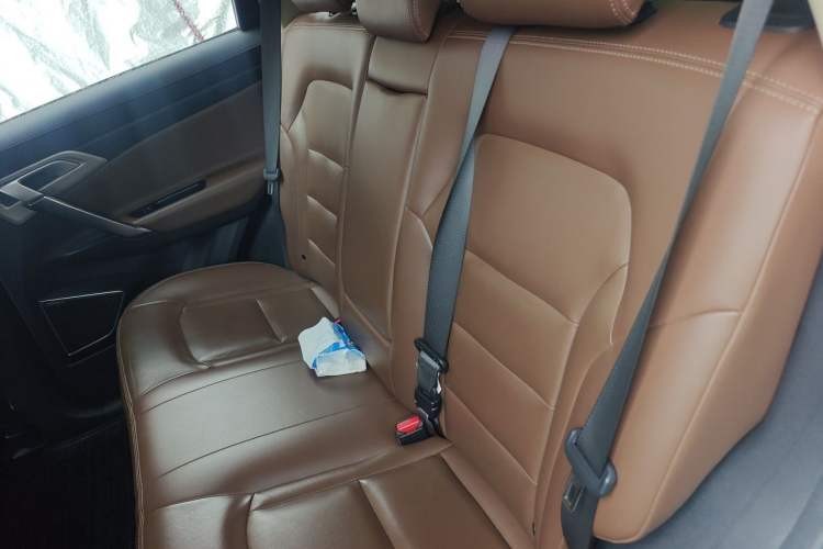 Used Geely Auto Emgrand X7 Sport 2016 1.8TD Automatic All-Wheel-Drive ZhiZun Edition Left Rear Seat