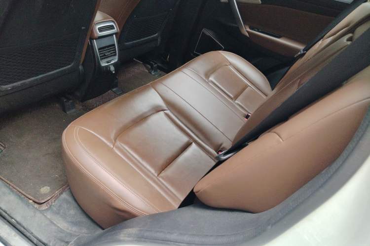 Used Geely Auto Emgrand X7 Sport 2016 1.8TD Automatic ZhiZun Version Left Rear Seat