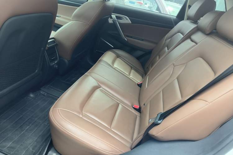 Used Geely Auto Emgrand X7 Sport 2016 1.8TD Automatic ZhiZun Version Left Rear Seat