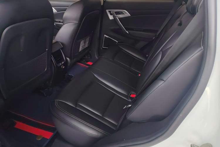 Used Geely Auto Emgrand X7 Sport 2016 1.8TD Automatic Smart Connectivity Version Left Rear Seat