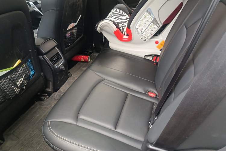 Used Geely Auto Emgrand X7 Sport 2016 1.8TD Automatic Smart Connectivity Version Left Rear Seat
