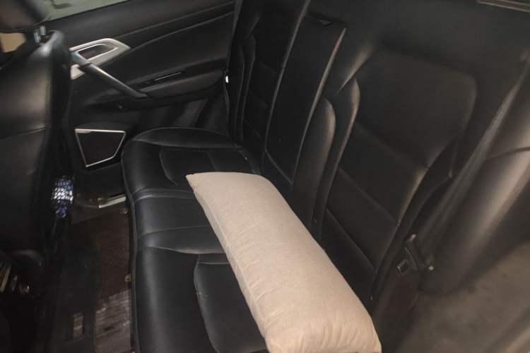 Used Geely Auto Emgrand X7 Sport 2016 1.8TD Automatic Smart Connectivity Version Left Rear Seat