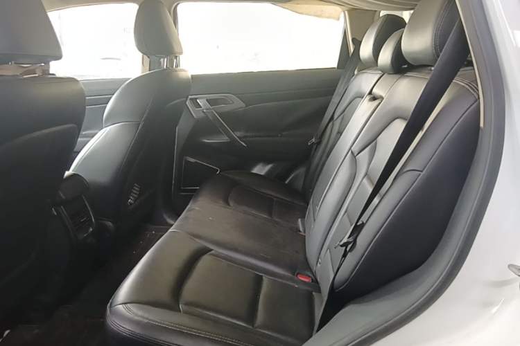 Used Geely Auto Emgrand X7 Sport 2016 1.8TD Automatic Smart Connectivity Version Left Rear Seat