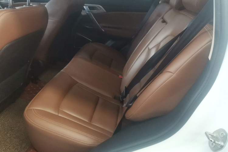 Used Geely Auto Emgrand X7 Sport 2016 1.8TD Automatic All-Wheel-Drive ZhiZun Edition Left Rear Seat