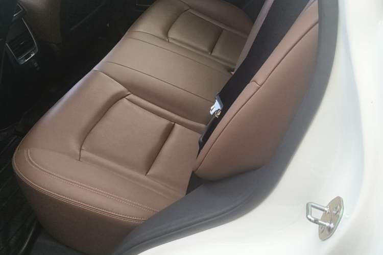Used Geely Auto Emgrand X7 Sport 2016 1.8TD Automatic ZhiZun Version Left Rear Seat