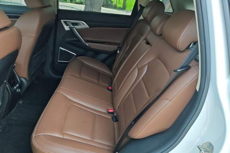 Used Geely Auto Emgrand X7 Sport 2016 1.8TD Automatic All-Wheel-Drive ZhiZun Edition Left Rear Seat