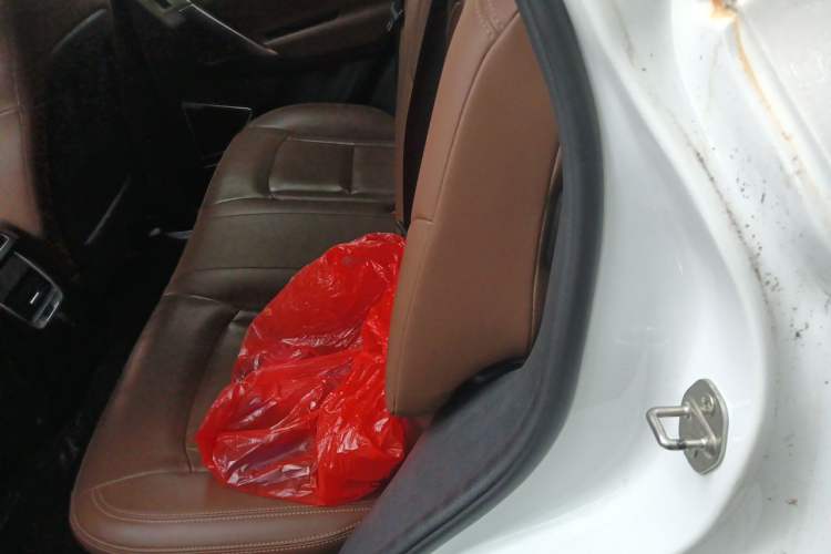 Used Geely Auto Emgrand X7 Sport 2016 1.8TD Automatic ZhiZun Version Left Rear Seat