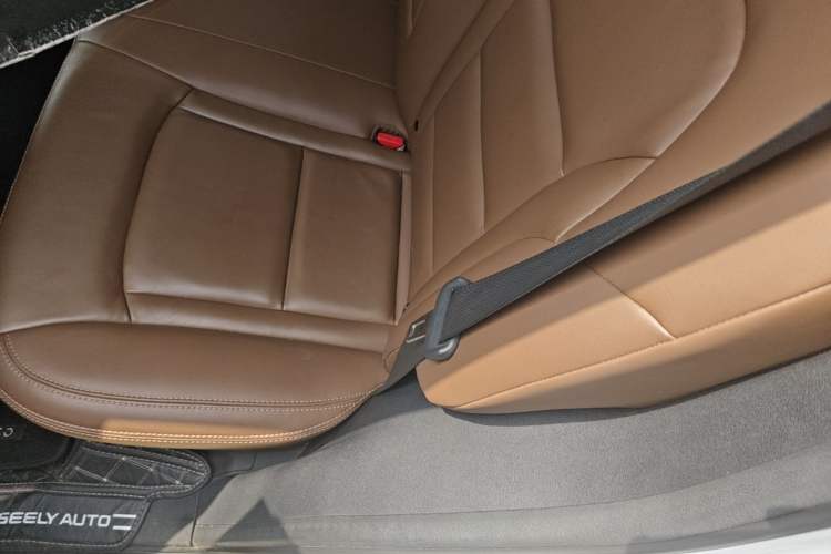 Used Geely Auto Emgrand X7 Sport 2016 1.8TD Automatic ZhiZun Version Left Rear Seat