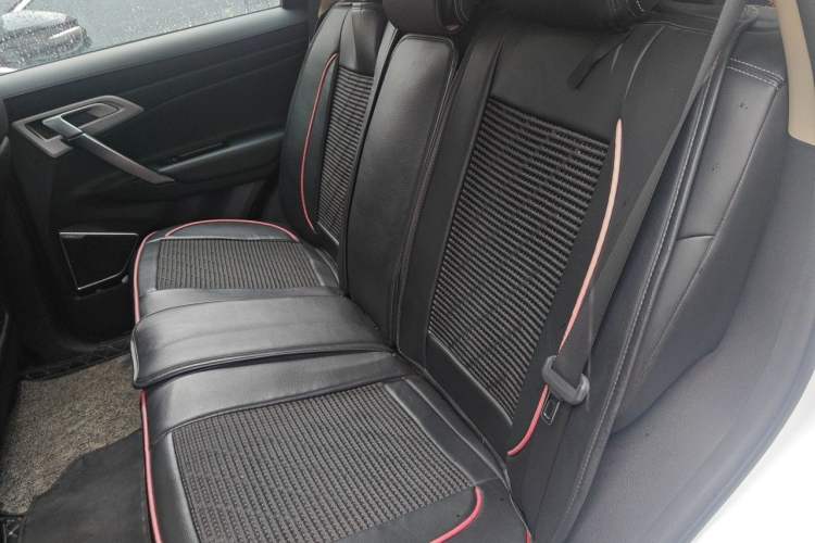 Used Geely Auto Emgrand X7 Sport 2016 1.8TD Automatic Smart Model Left Rear Seat