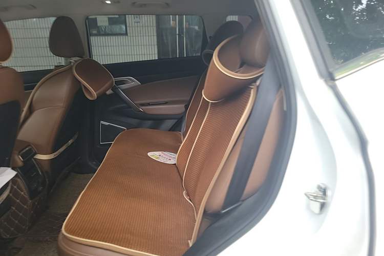 Used Geely Auto Emgrand X7 Sport 2016 1.8TD Automatic ZhiZun Version Left Rear Seat