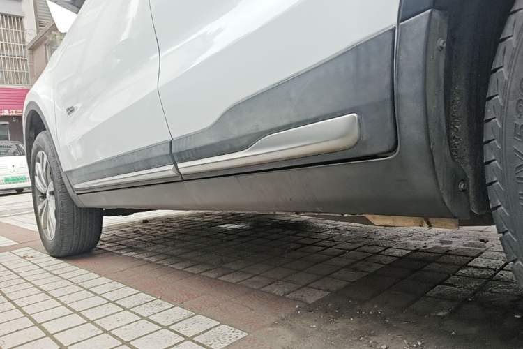 Used Geely Auto Emgrand X7 Sport 2016 1.8TD Automatic Smart Connectivity Version Left Side Sill