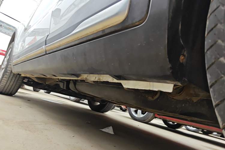 Used Geely Auto Emgrand X7 Sport 2016 1.8TD Automatic ZhiShang Model Left Side Sill