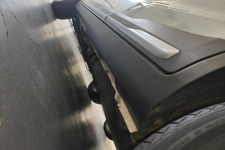 Used Geely Auto Emgrand X7 Sport 2016 1.8TD Automatic ZhiShang Model Left Side Sill
