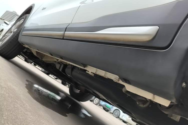 Used Geely Auto Emgrand X7 Sport 2016 1.8TD Automatic Smart Model Left Side Sill