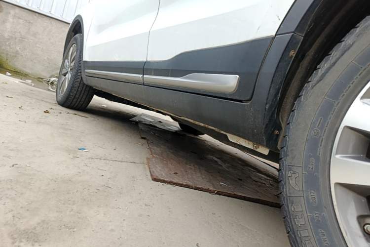 Used Geely Auto Emgrand X7 Sport 2016 2.0L Manual Smart Connect Version Left Side Sill