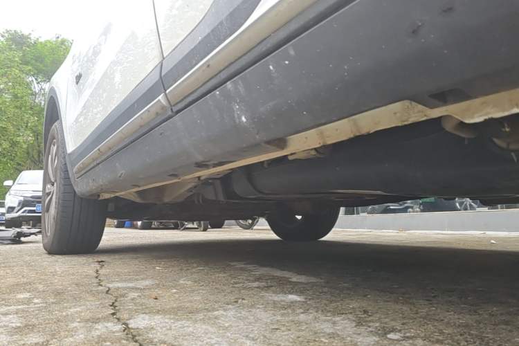Used Geely Auto Emgrand X7 Sport 2016 1.8TD Automatic ZhiShang Model Left Side Sill