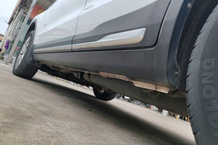 Used Geely Auto Emgrand X7 Sport 2016 1.8TD Automatic Smart Connectivity Version Left Side Sill