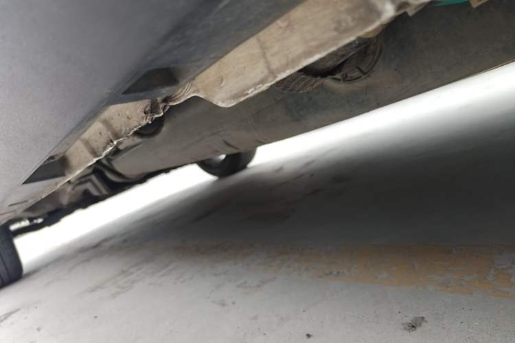 Used Geely Auto Emgrand X7 Sport 2016 1.8TD Automatic ZhiShang Model Left Side Sill