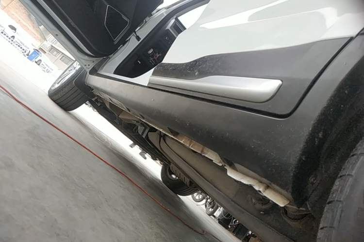 Used Geely Auto Emgrand X7 Sport 2016 1.8TD Automatic ZhiZun Version Left Side Sill