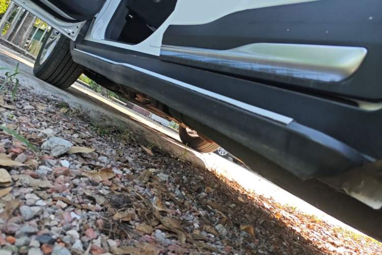 Used Geely Auto Emgrand X7 Sport 2016 1.8TD Automatic ZhiShang Model Left Side Sill