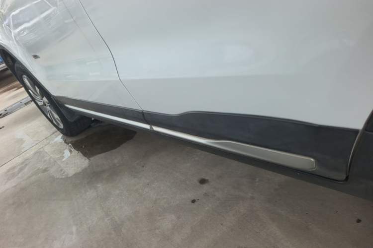 Used Geely Auto Emgrand X7 Sport 2016 1.8TD Automatic Smart Connectivity Version Left Side Sill