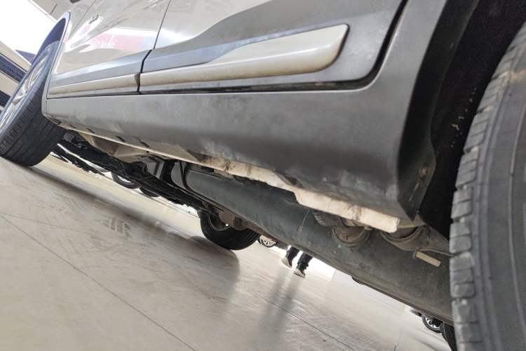 Used Geely Auto Emgrand X7 Sport 2016 1.8TD Automatic ZhiShang Model Left Side Sill