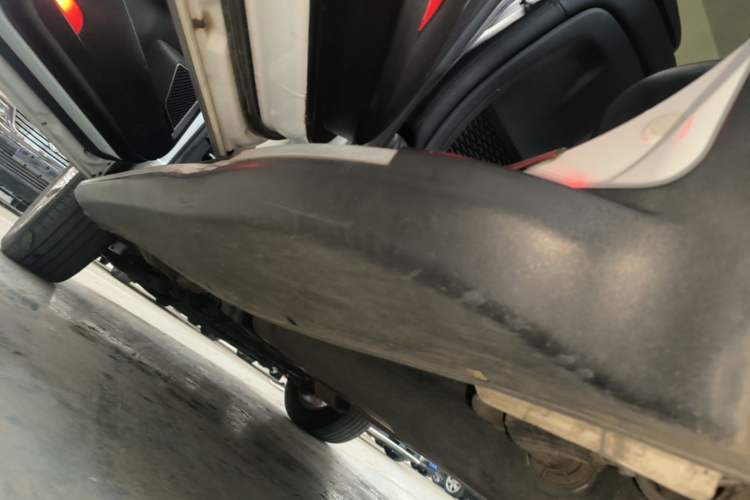 Used Geely Auto Emgrand X7 Sport 2016 1.8TD Automatic Smart Connectivity Version Left Side Sill