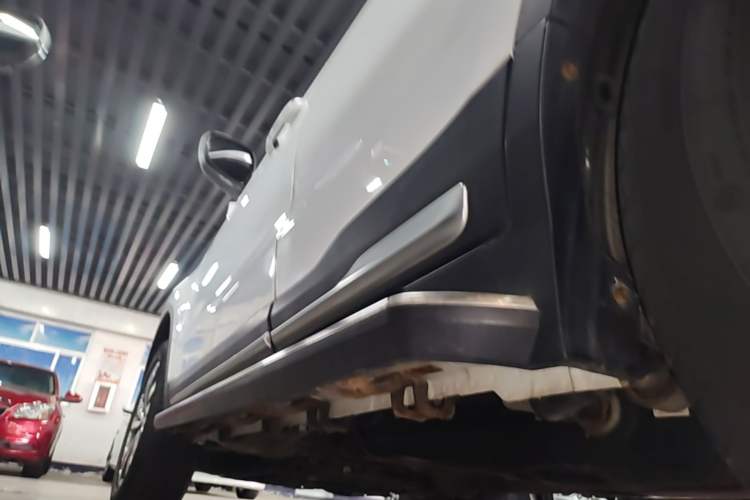 Used Geely Auto Emgrand X7 Sport 2016 2.0L Manual ZhiShang Version Left Side Sill