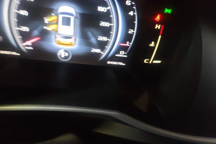 Used Geely Auto Emgrand X7 Sport 2016 1.8TD Automatic Smart Model Odometer Close Up