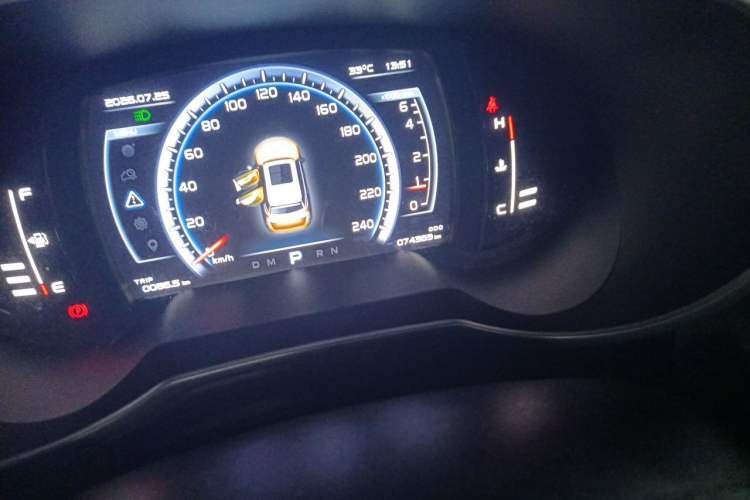 Used Geely Auto Emgrand X7 Sport 2016 1.8TD Automatic ZhiZun Version Odometer Close Up