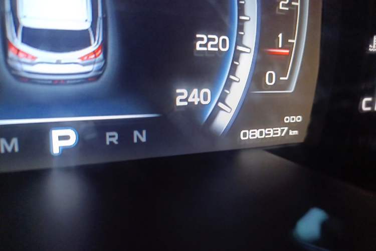 Used Geely Auto Emgrand X7 Sport 2016 1.8TD Automatic Smart Connectivity Version Odometer Close Up