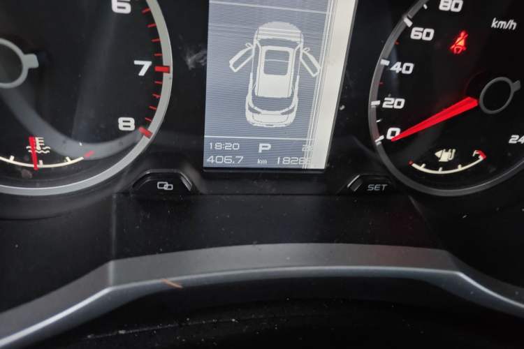 Used Geely Auto Emgrand X7 Sport 2016 1.8TD Automatic ZhiShang Model Odometer Close Up