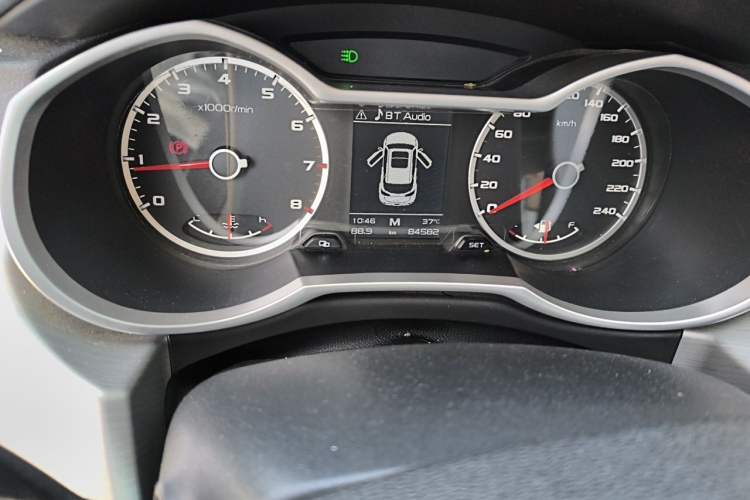 Used Geely Auto Emgrand X7 Sport 2016 2.0L Manual ZhiShang Version Odometer Close Up