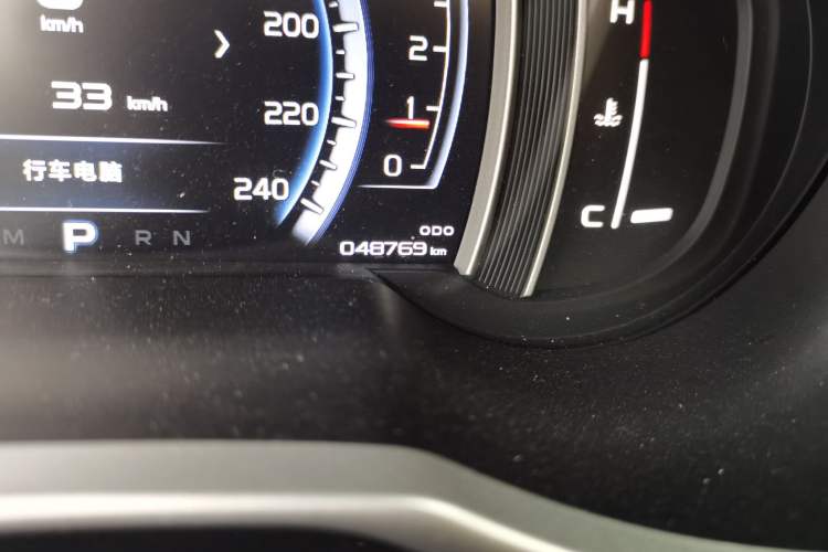 Used Geely Auto Emgrand X7 Sport 2016 1.8TD Automatic All-Wheel Drive Smart Version Odometer Close Up
