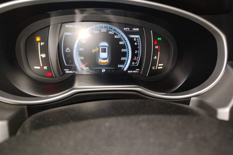 Used Geely Auto Emgrand X7 Sport 2016 1.8TD Automatic Smart Model Odometer Close Up