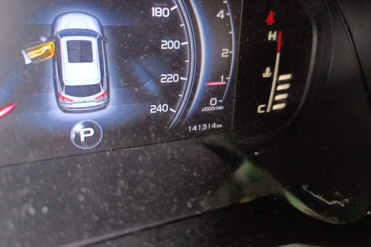 Used Geely Auto Emgrand X7 Sport 2016 1.8TD Automatic Smart Model Odometer Close Up