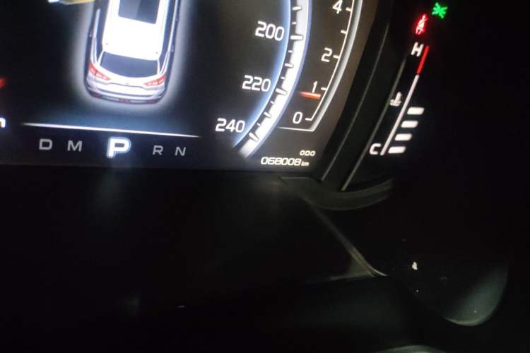 Used Geely Auto Emgrand X7 Sport 2016 1.8TD Automatic ZhiZun Version Odometer Close Up