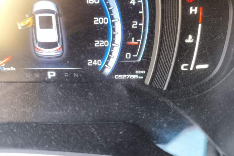 Used Geely Auto Emgrand X7 Sport 2016 1.8TD Automatic Smart Model Odometer Close Up