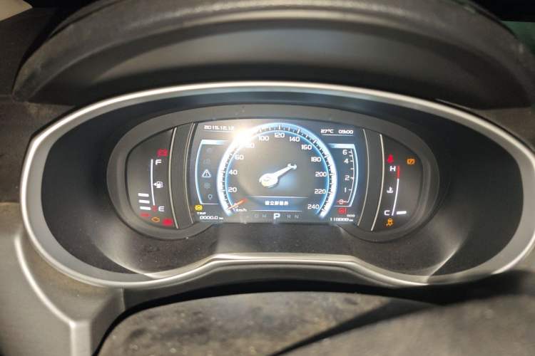 Used Geely Auto Emgrand X7 Sport 2016 1.8TD Automatic Smart Model Odometer Close Up