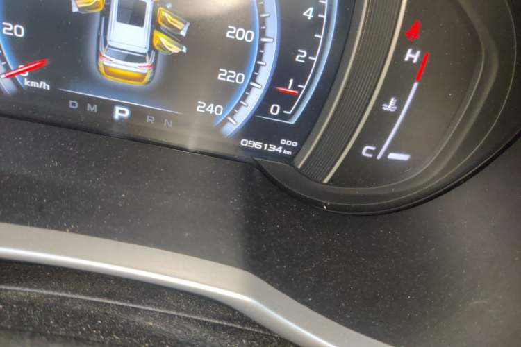 Used Geely Auto Emgrand X7 Sport 2016 1.8TD Automatic Smart Model Odometer Close Up