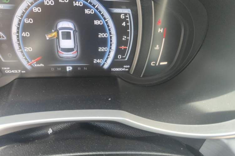 Used Geely Auto Emgrand X7 Sport 2016 1.8TD Automatic All-Wheel-Drive ZhiZun Edition Odometer Close Up