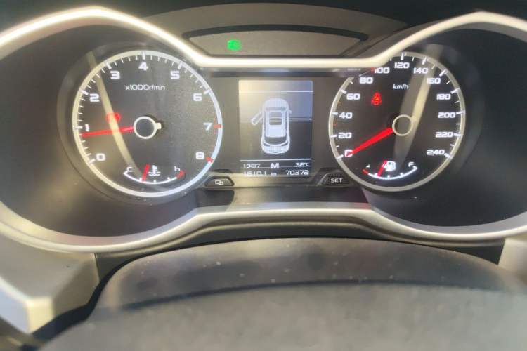 Used Geely Auto Emgrand X7 Sport 2016 2.0L Manual Smart Connect Version Odometer Close Up