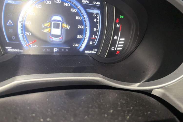Used Geely Auto Emgrand X7 Sport 2016 1.8TD Automatic Smart Connectivity Version Odometer Close Up