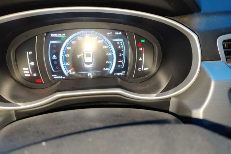 Used Geely Auto Emgrand X7 Sport 2016 1.8TD Automatic ZhiZun Version Odometer Close Up